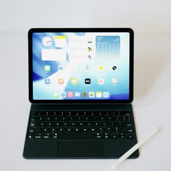 iPad Air M1 Bundle – Apple Pencil + Magic Keyboard