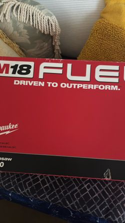 It’s  A Milwaukee M18 Fuel 16 Chainsaw 2727-20 New In Box Never Use In Good Condition Asking $250 Pick Up Only 
