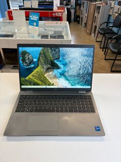 Dell Latitude 5520 15.6inch FHD i7-32GB RAM 512GB SSD Windows 11 Pro