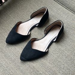 Women’s Old Navy Black Flats/shoes -size 6