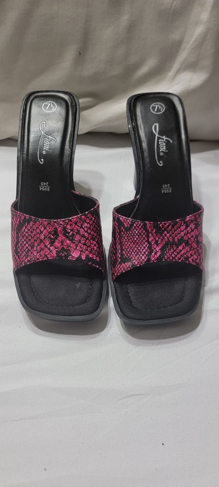 Womens pink snake sandals size 7.5
