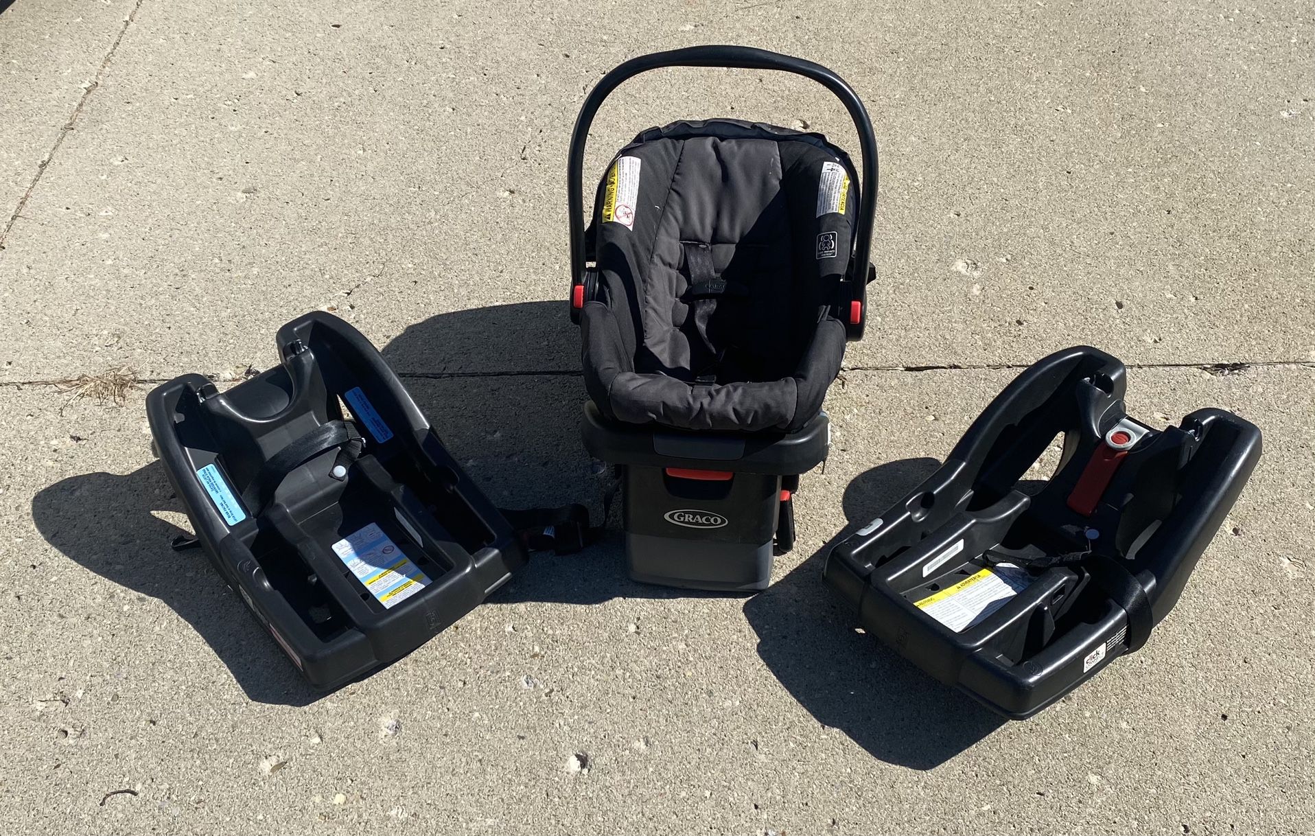 Graco Snugride30 Infant carseat and 2 extra Bases 