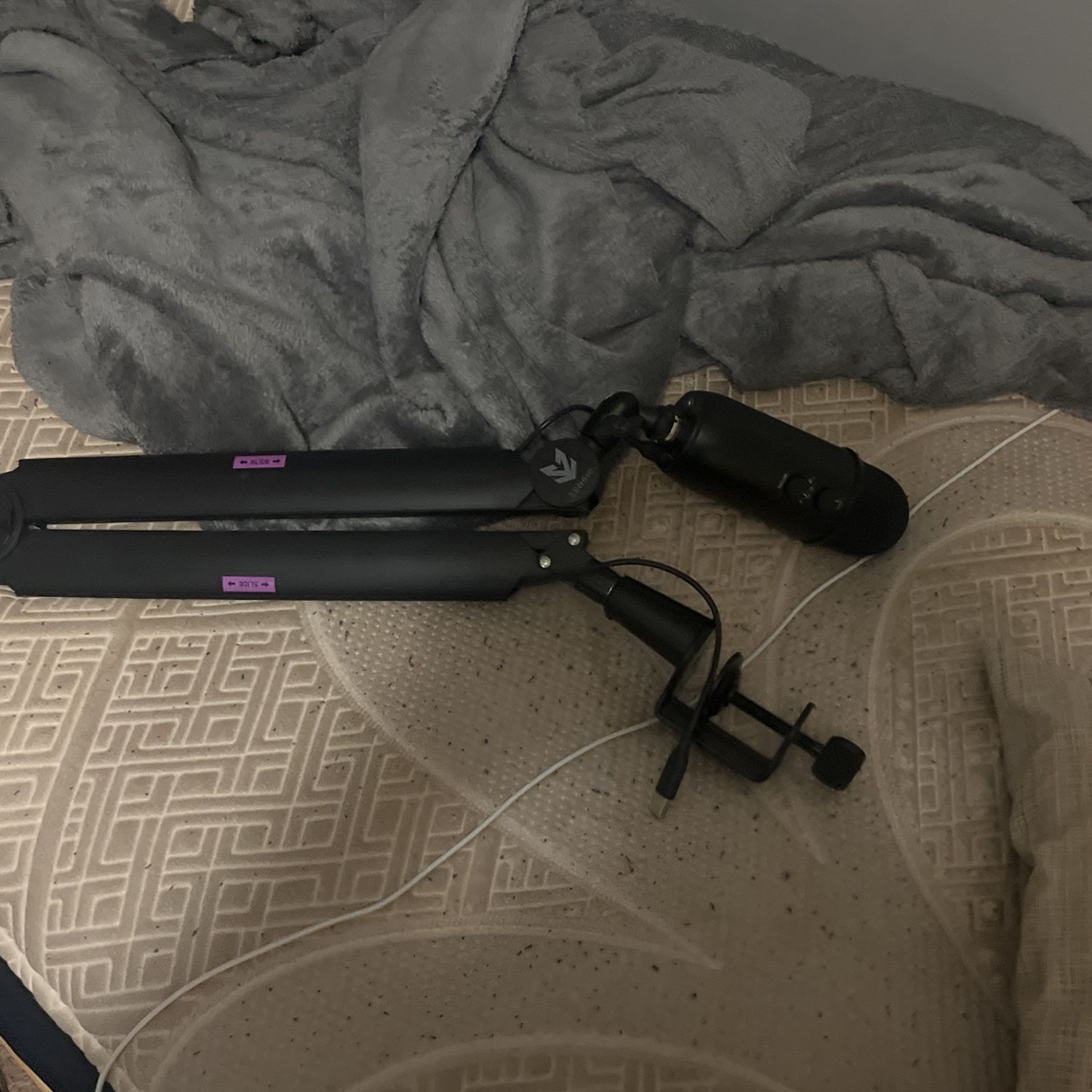 Blue Yeti + Mic Mount