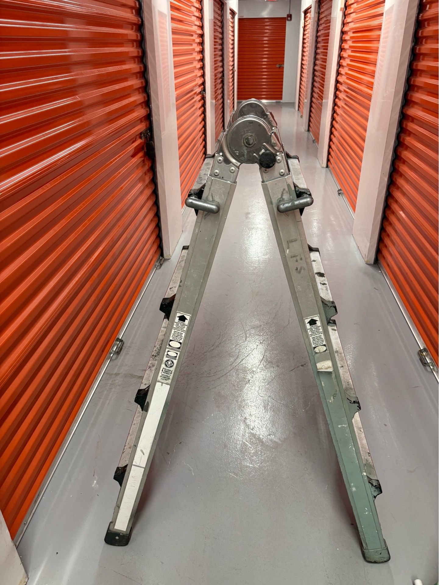 Expandable metal super heavy ladder