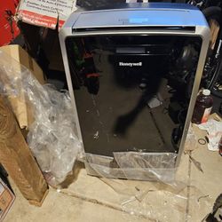 14,000 BTU Heat and Cool Portable Air Conditioner, Dehumidifier and Fan