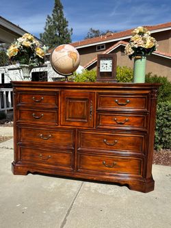 Solid Wood 8 Drawer Dresser Chest of Drawers Furniture Good Condition