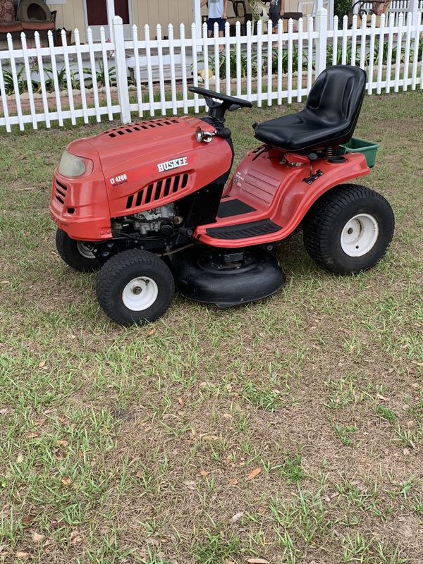 Huskee LT4200 Riding Lawn Mower/tractor Well Maintained for Sale in