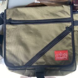 Manhattan Portage large canvas messenger / travel bag