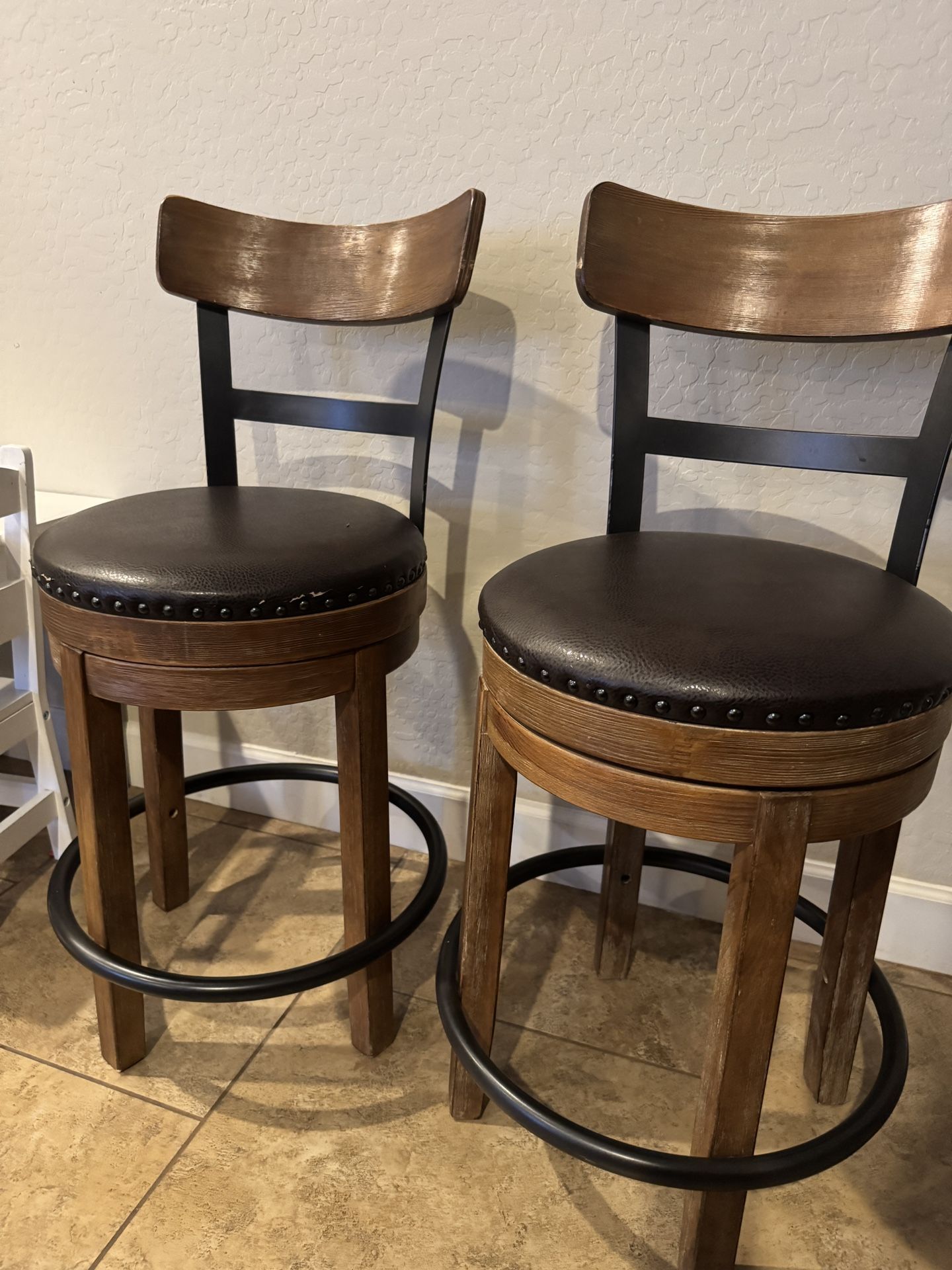 4 Bar Stool Chairs