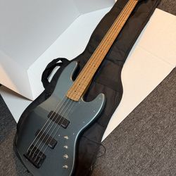 Squire Contemporary Jazz bass (5 String)