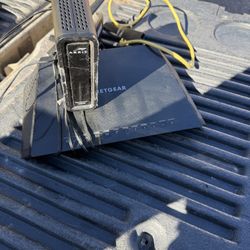 NETGEAR Nighthawk AC2600 WiFi Router + ARRIS Touchstone Cable Modem