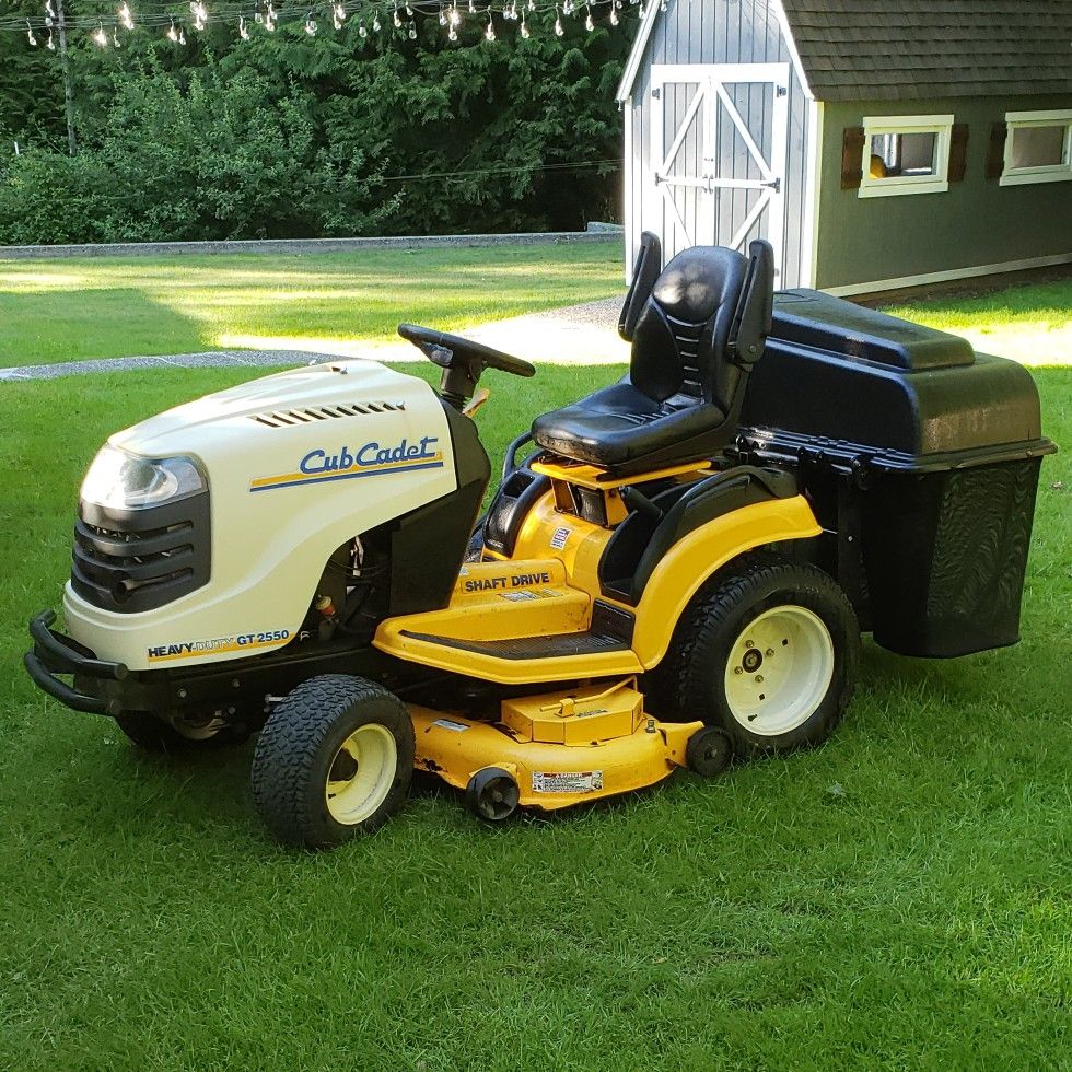 Cub Cadet GT 2550 Garden Tractor/riding Lawn Mower