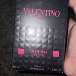 Valentino Born In Roma Extradoes