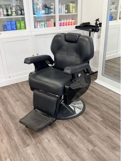 PureSana Professional Barber Chair - Excellent Condition, Heavy Duty Hydraulic