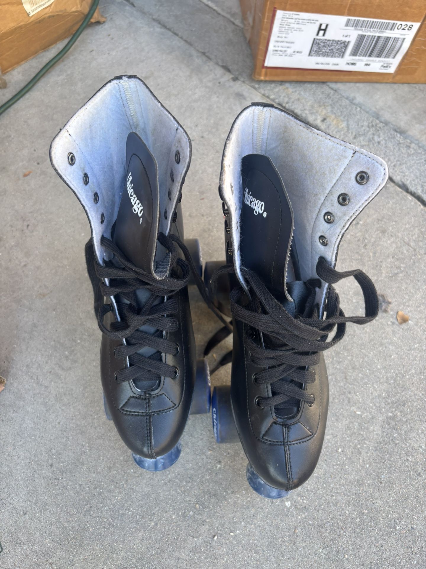 Roller skates - Men’s Size 7, Black 