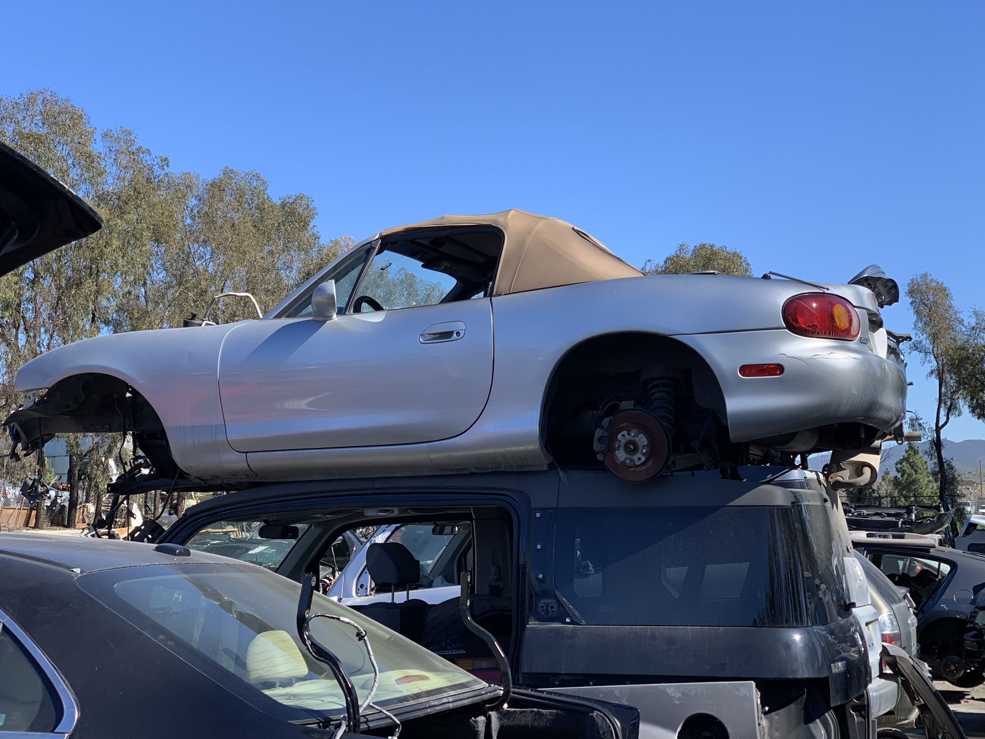 1999/ 05 Mazda Miata for parts only