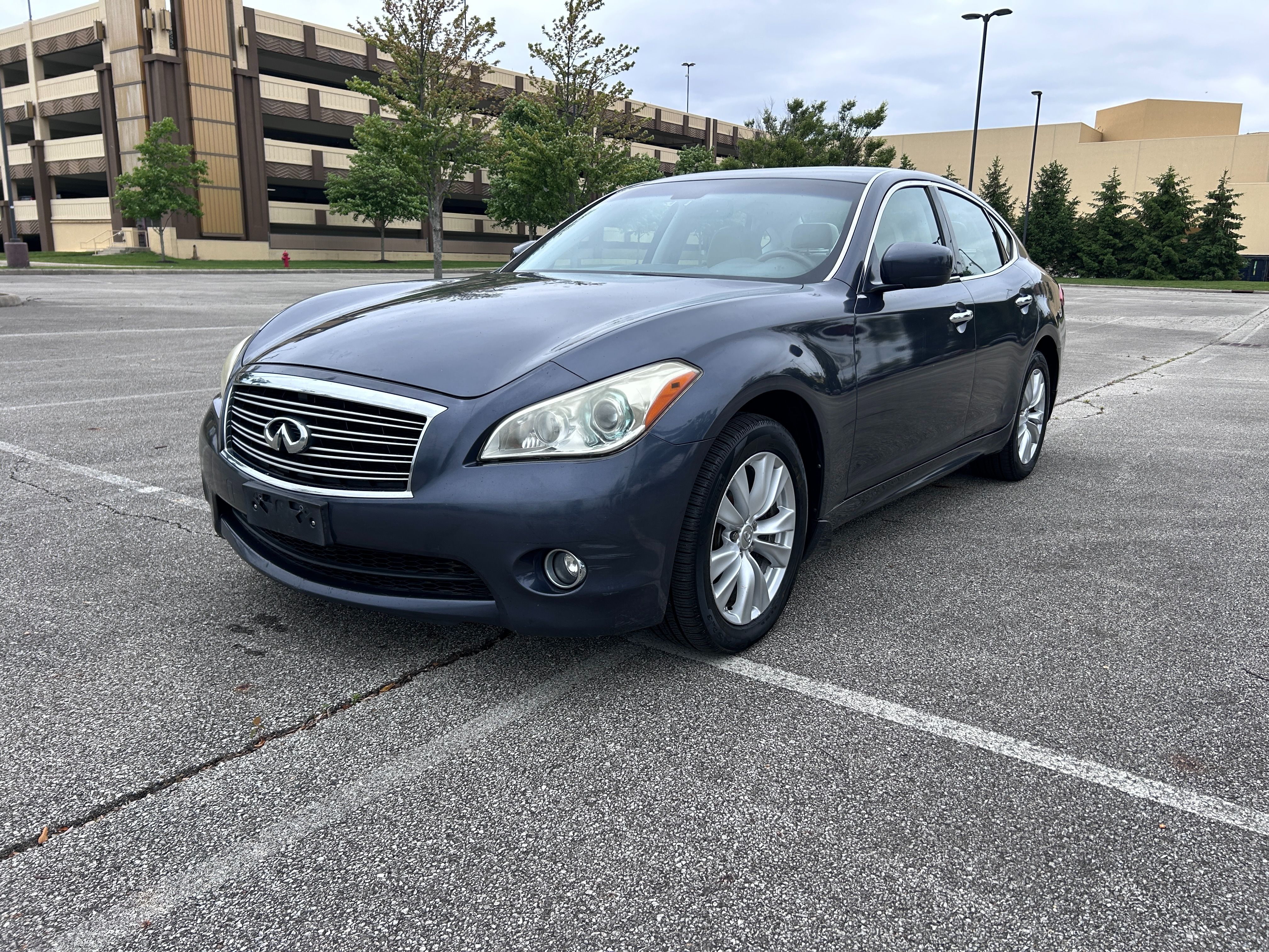 2011 Infiniti M37