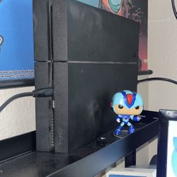 Ps4 W/ Two Control + Games