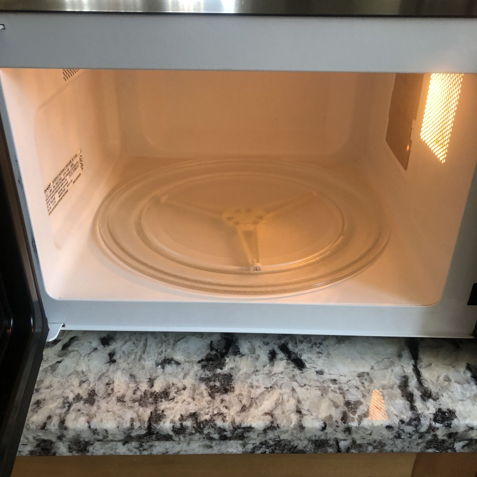 Sharp Microwave 1.4 SMCCH Y7J for Sale in Glendale, AZ - OfferUp