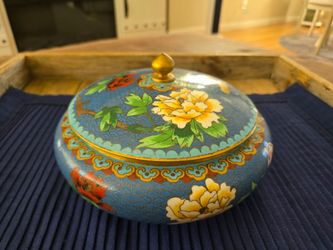 Chinese Cloisonné Lidded Round Box