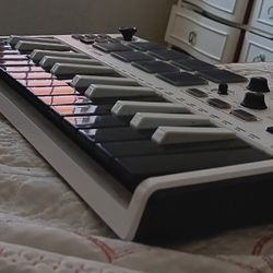 AKAI MPK MINI
