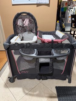 Baby play pen/bassinet