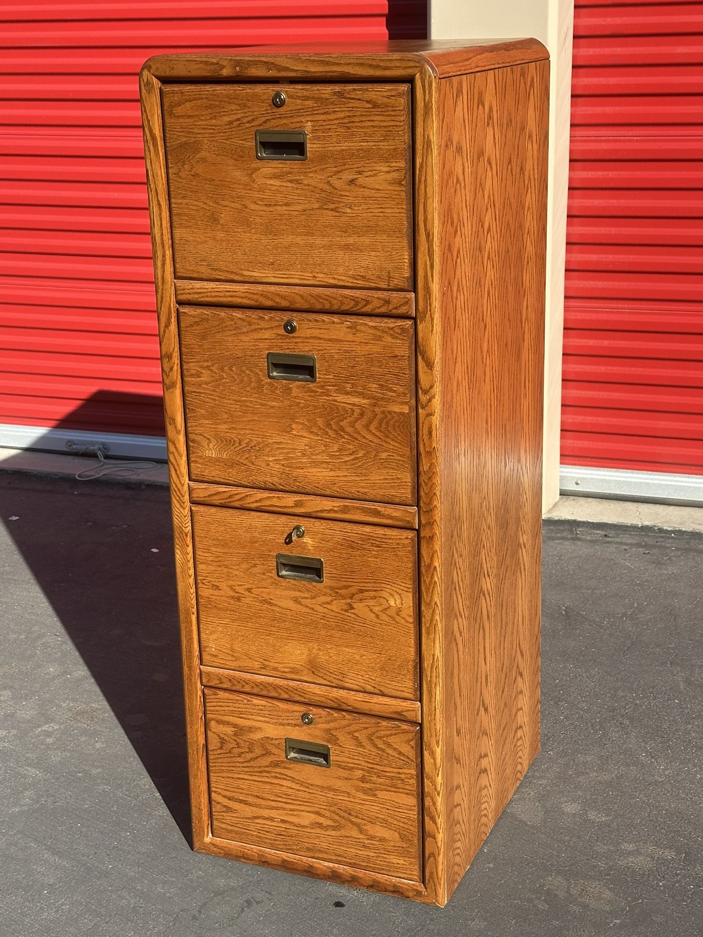 Filing Cabinet + Key