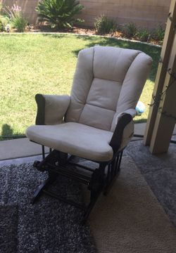 Rocking chair nursery breastfeeding