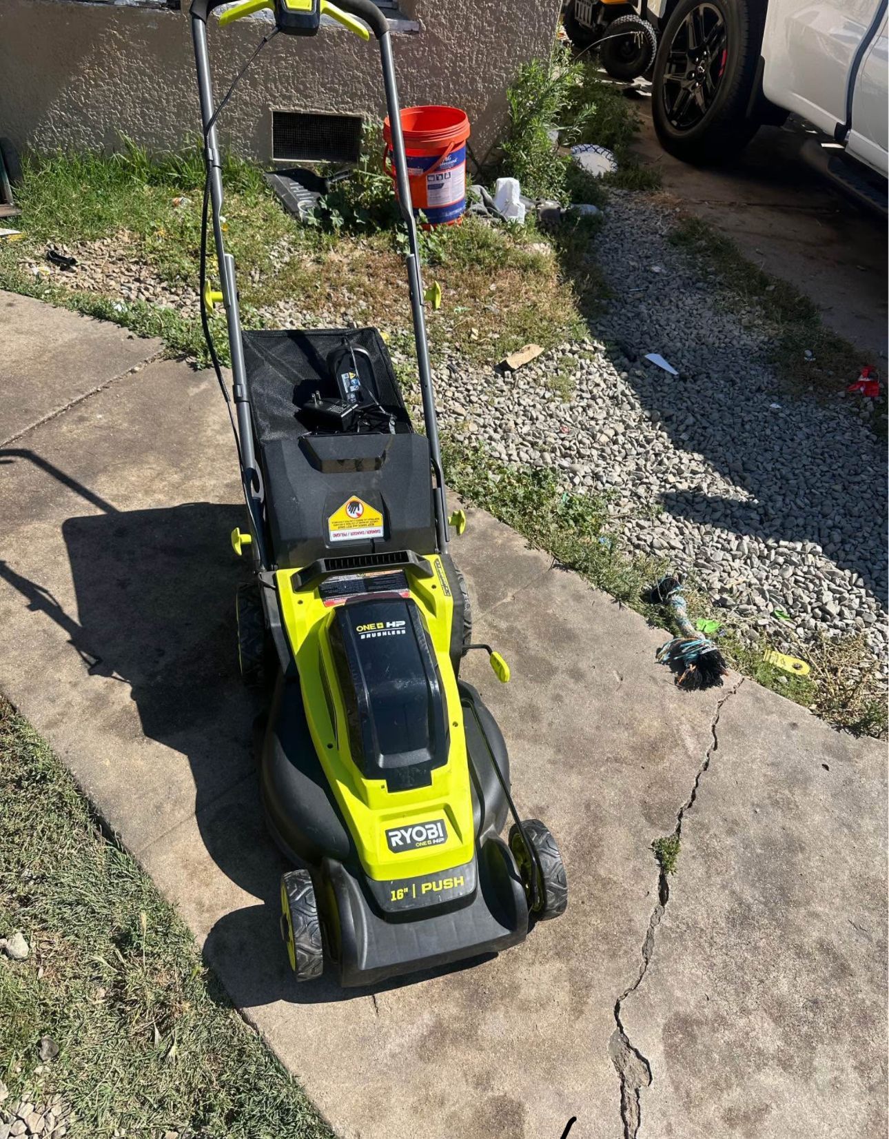 RYOBI ONE+ HP 18V 16-Inch Brushless Cordless Push Lawn Mower with 1 x 4.0 Ah Batteries and (1) Charg