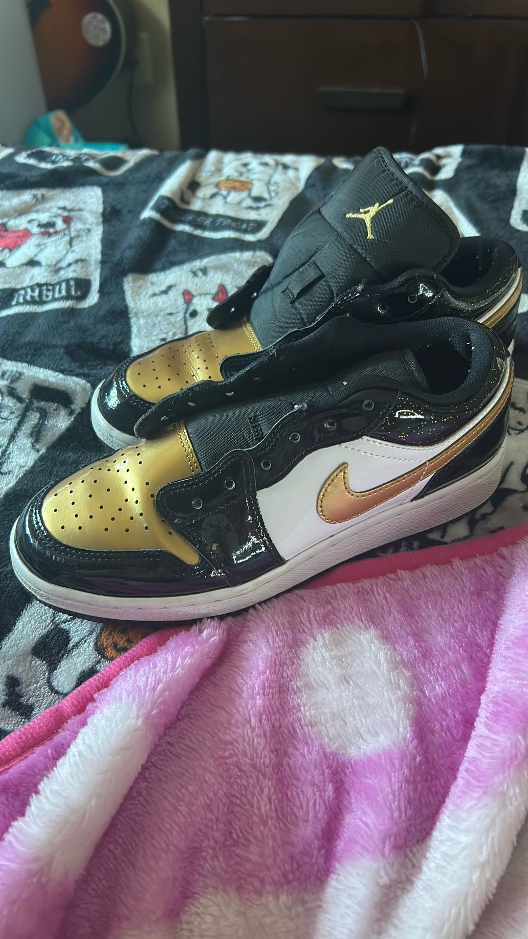 gold nikes size 5y