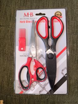 Kitchen scissors & herbs