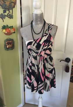 EXPRESS BEAUTIFUL BRAND NEW TOP SIZE MEDIUM