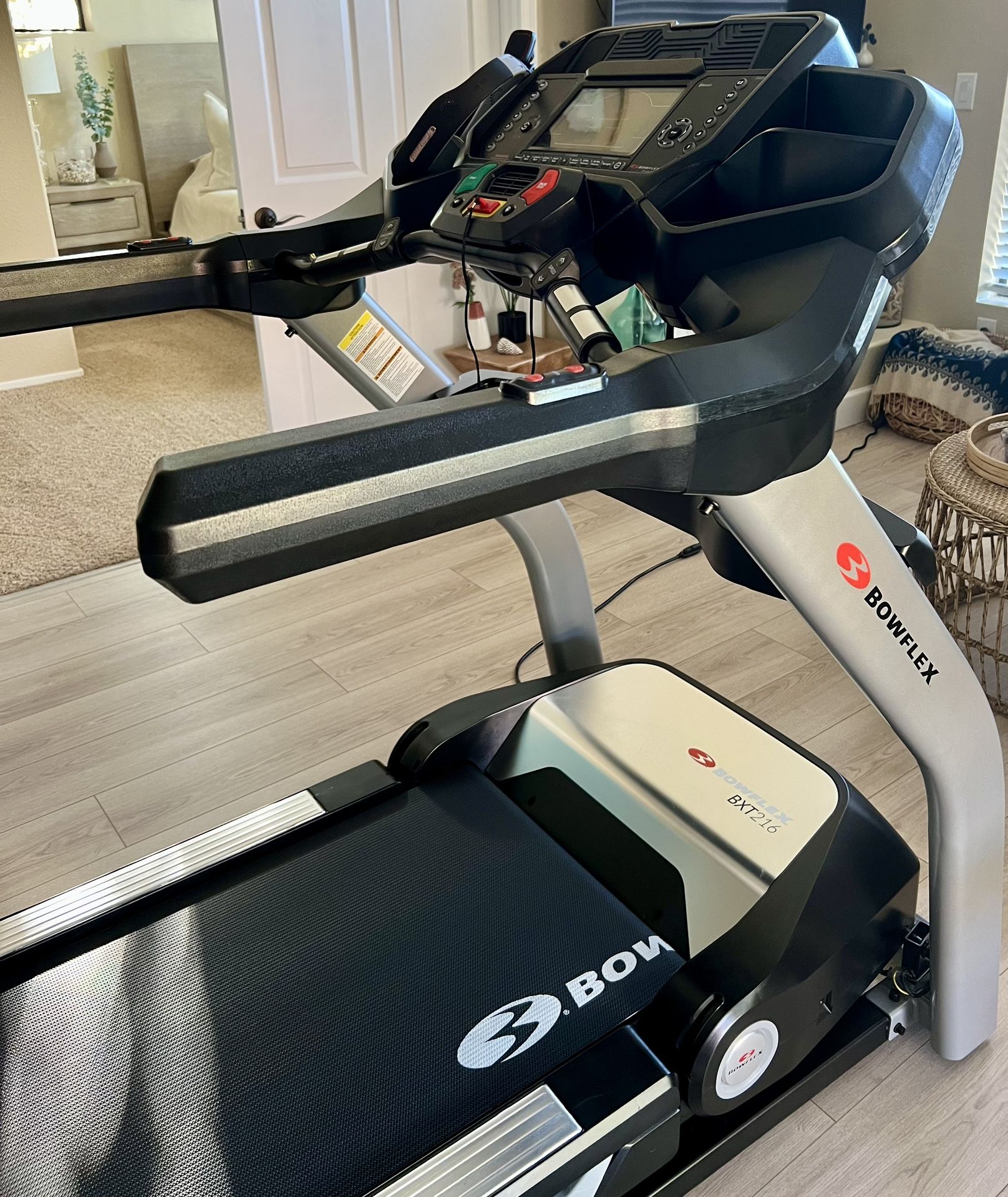Bowflex Treadmill BXT216 5 Years Old - 1 meticulous owner. Great Condition, regularly maintained 22" x 60" running platform Has an extension cord for