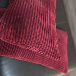 Lumar red pillow cover