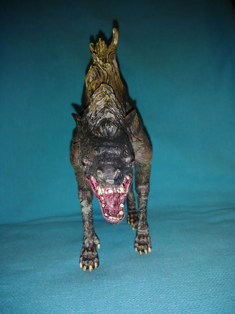 "WARG" ACTION FIGURE WITH JOINT AND MOUTH MOVEMENT (rear button to control mouth) "LORD OF THE RINGS"