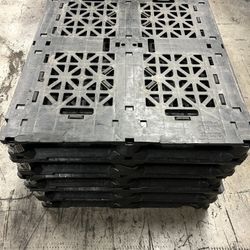HEAVY DUTY PLASTIC PALLETS 48x40 $15 EACH DELIVERY AVAILABLE $$$