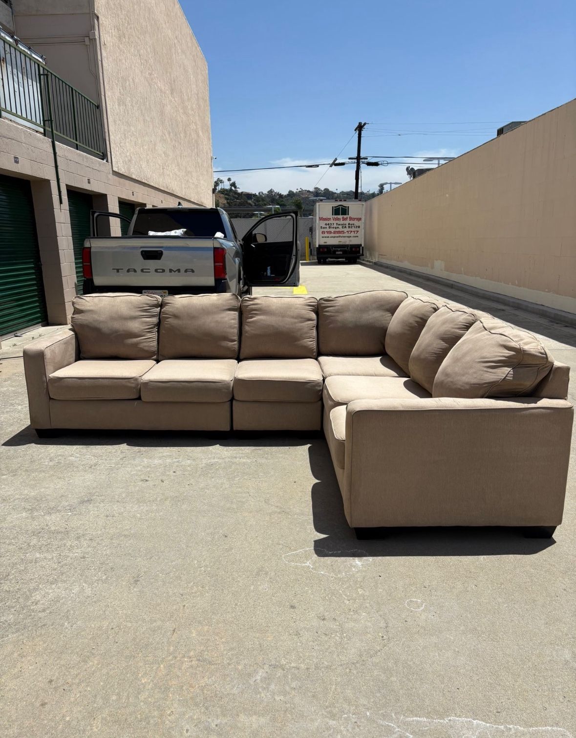 Beige Ashley Furniture Sectional Couch 🛻Delivery Available🛻