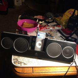 plug in ipod speaker dock
