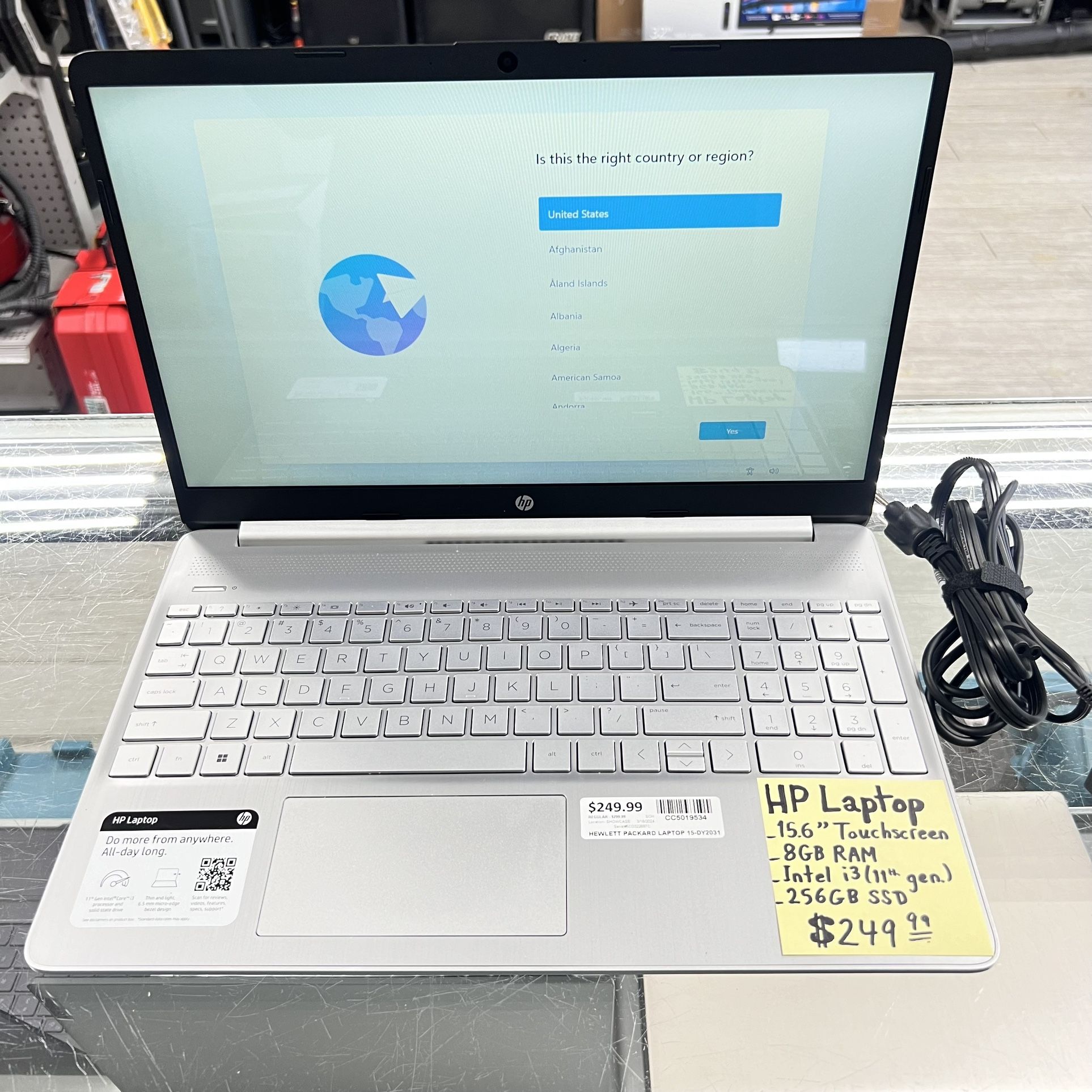 HP Laptop 15.6” Touchscreen Intel i3 (11th Gen.) 256GB SSD 8GB RAM