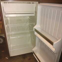 GE Mini Fridge And Freezer Works Great