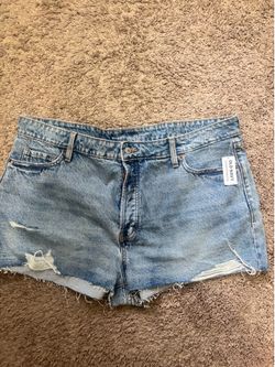 Summer vibes ☀️ Old Navy High-Rise O.G. Straight Distressed Denim Shorts plus size - Size 20 🌊
