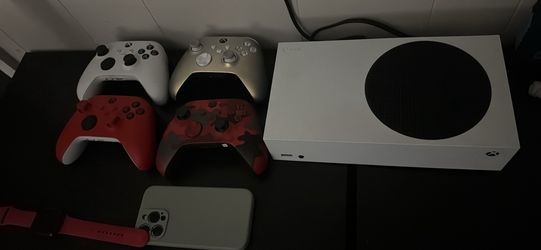 xbox series s 4 controllers 2 headsets
