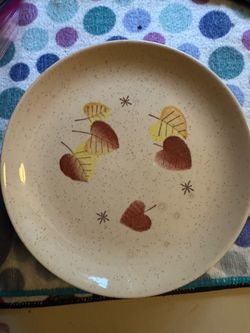 Eight vintage salad plates
