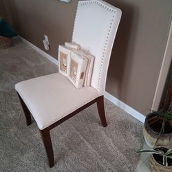 Set Of 4 New Beautiful Chair Covers 