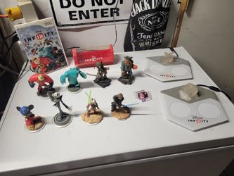 Disney Infinity HUGE Lot - 2 Universal Bases (INF-(contact info removed)) + 11 Figures & Wii Game