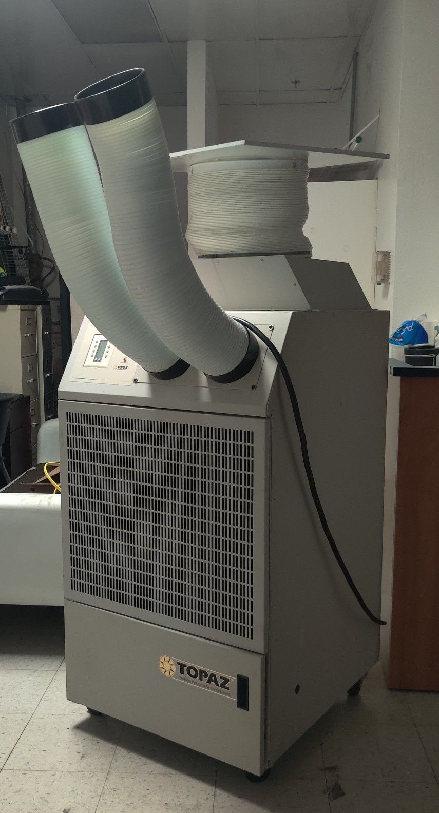 Topaz TZ-36 A 2 TON PORTABLE AIR CONDITIONER Is