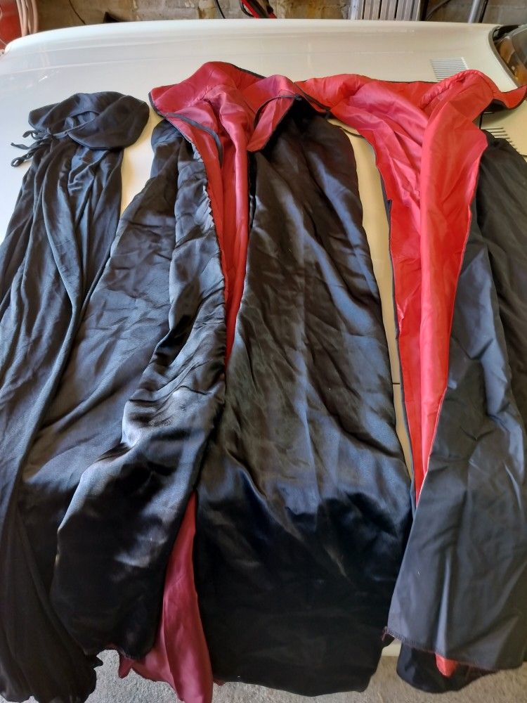 3 Dracula Capes