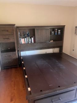 Standard King Storage Bedroom Set