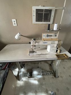 Máquina Industrial Con Computadora  Para Coser  Una Auja 