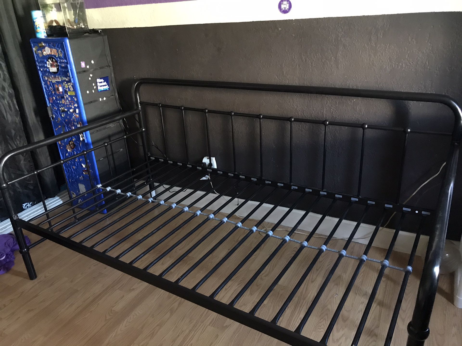 Twin size day bed